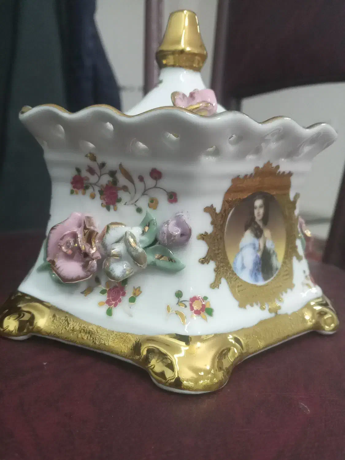 قندان گل برجسته|کلکسیون اشیاء عتیقه|نقده, |دیوار