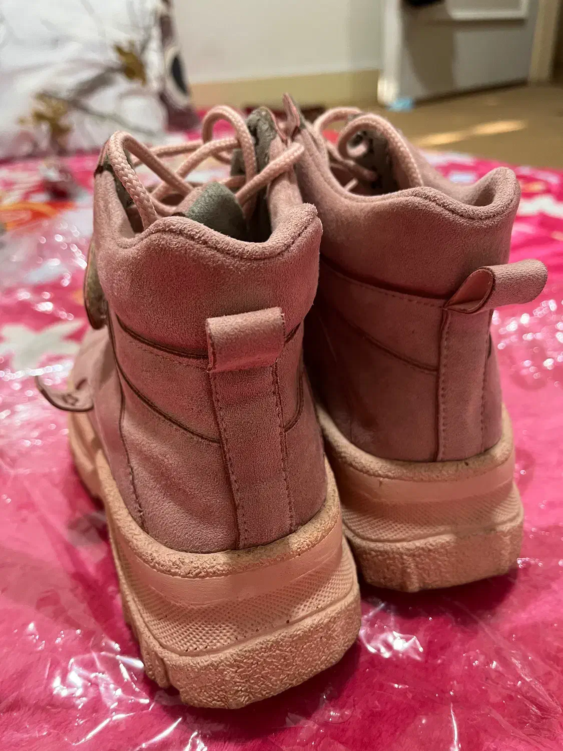 نیم بوت مخمل گلبه ای|کیف، کفش، کمربند|رشت, چمارسرا|دیوار