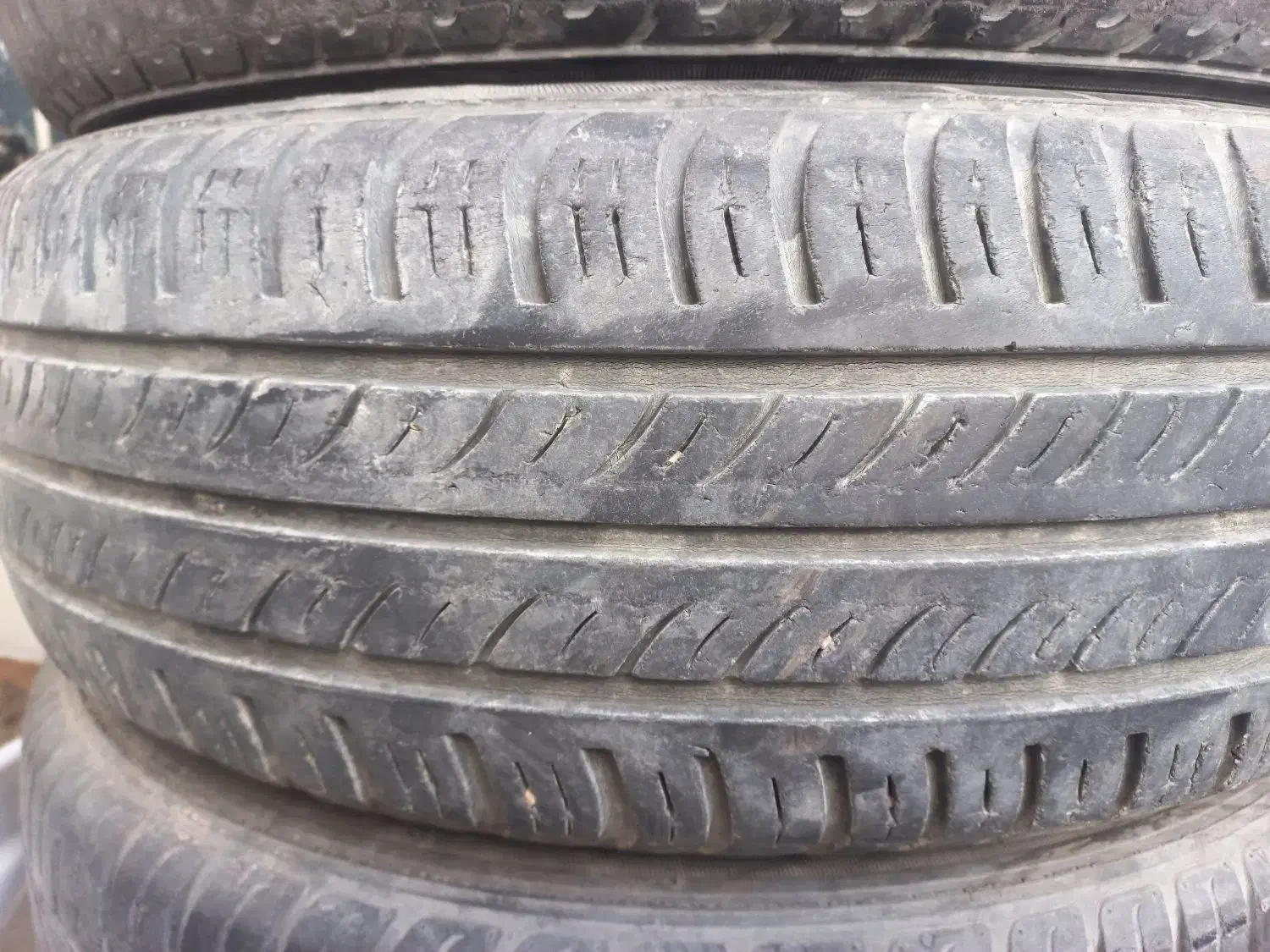 لاستیک سایز ۱۵ حدود ۶۰ در صد سالم ۱۸۵ و ۱۹۵|قطعات یدکی و لوازم جانبی|شیراز, سعدیه شمالی|دیوار