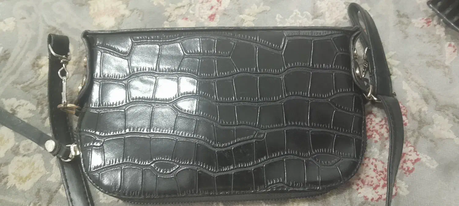 دو عدد کیف جنس چرم|کیف، کفش، کمربند|رشت, کوی طالقانی|دیوار