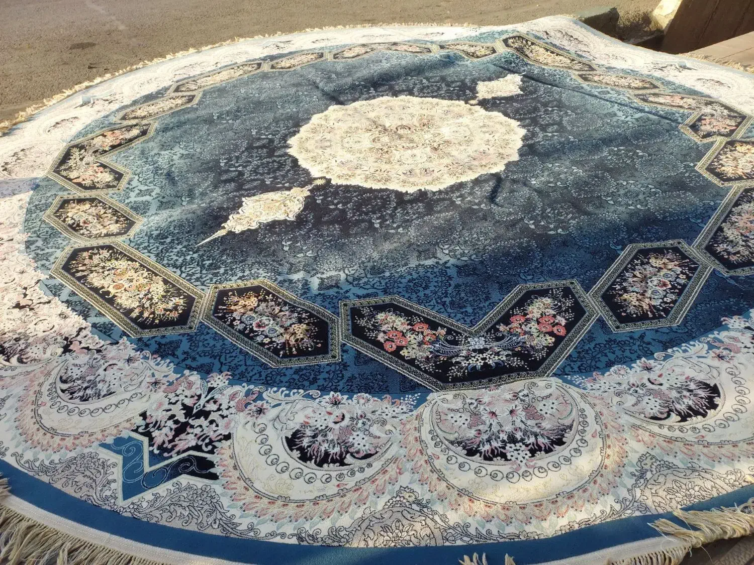 فرش گرد ۱۶ متری|فرش|قم, نیروگاه|دیوار