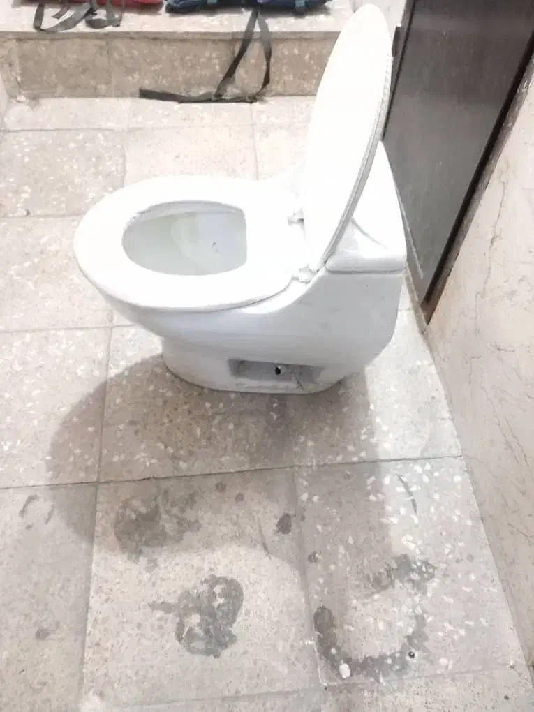 توالت  فرنگی|لوازم سرویس بهداشتی|اندیشه, اندیشه فاز ۱|دیوار