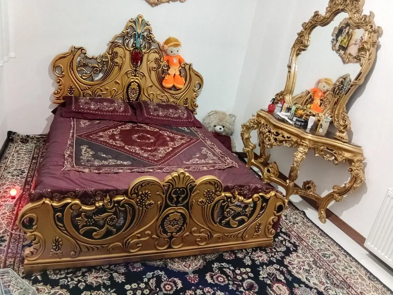 تختخواب دو نفره ۲عدد و کنسول و آینه وساعت ایستاده|تخت و سرویس خواب|زنجان, |دیوار