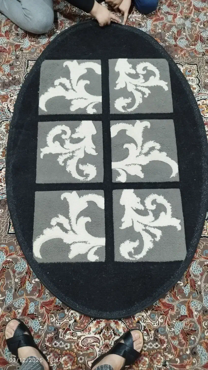 قالیچه بیضی شکل|فرش|مشهد, بهمن|دیوار