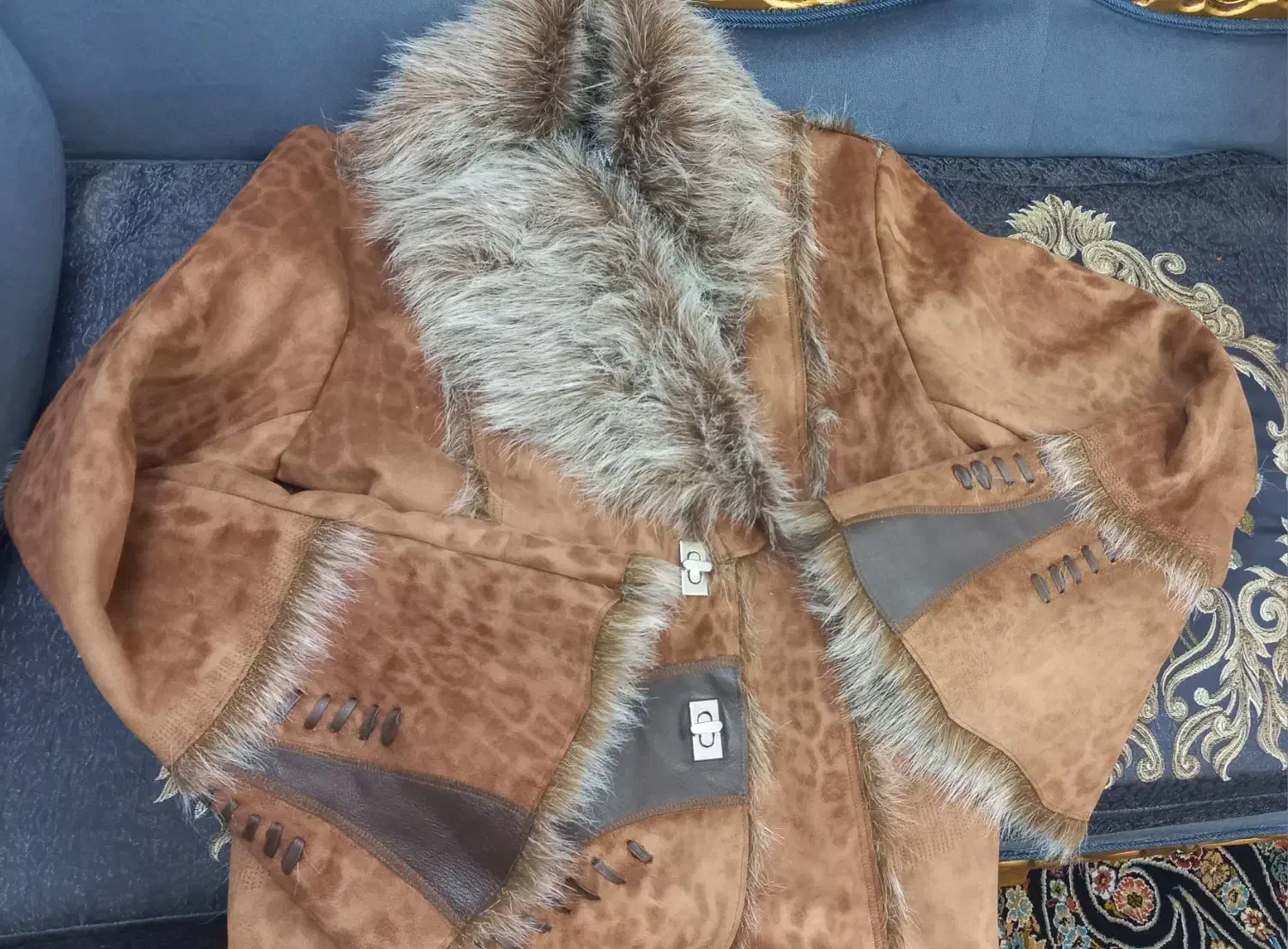 کاپشن|لباس|مشهد, حضرت حجت|دیوار