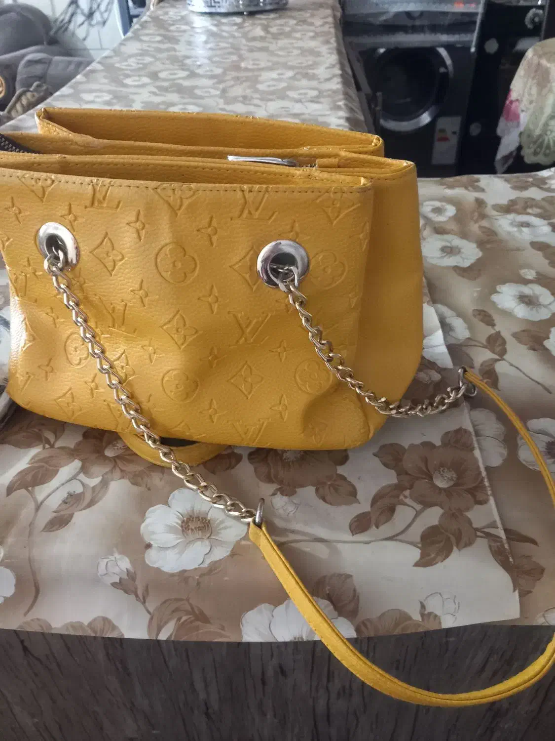 کیف|کیف، کفش، کمربند|کرمان, |دیوار