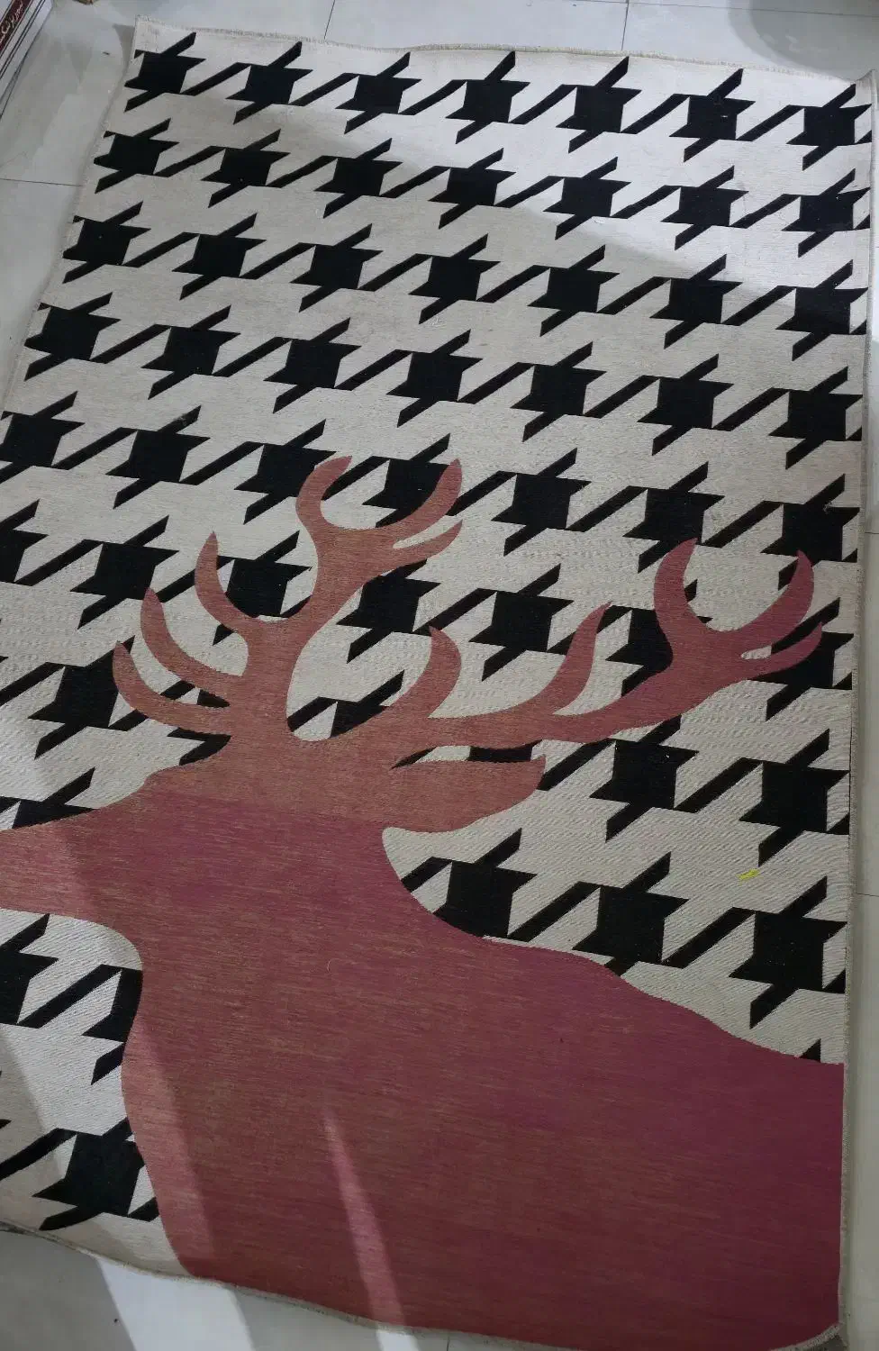 فرش نوجوان دارای سر گیر|فرش|قدس, شهرقدس|دیوار