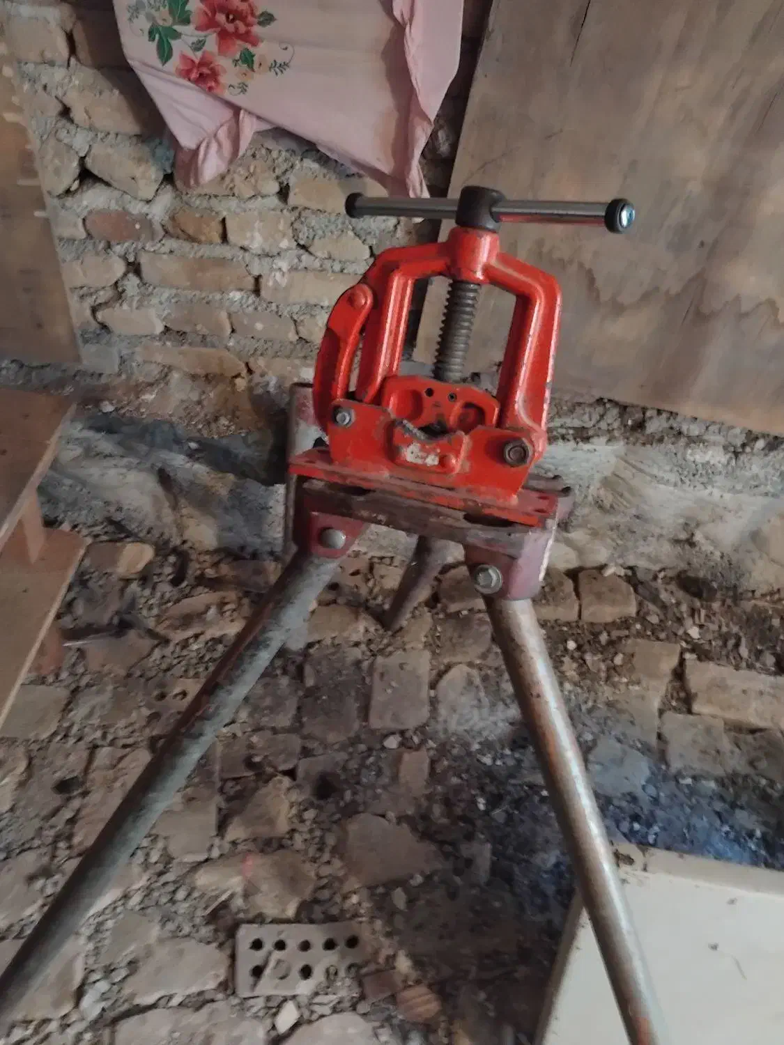 گیره آهنی ایران پتک.لوله بر و دستگاه حدیده|ابزارآلات|گرگان, |دیوار