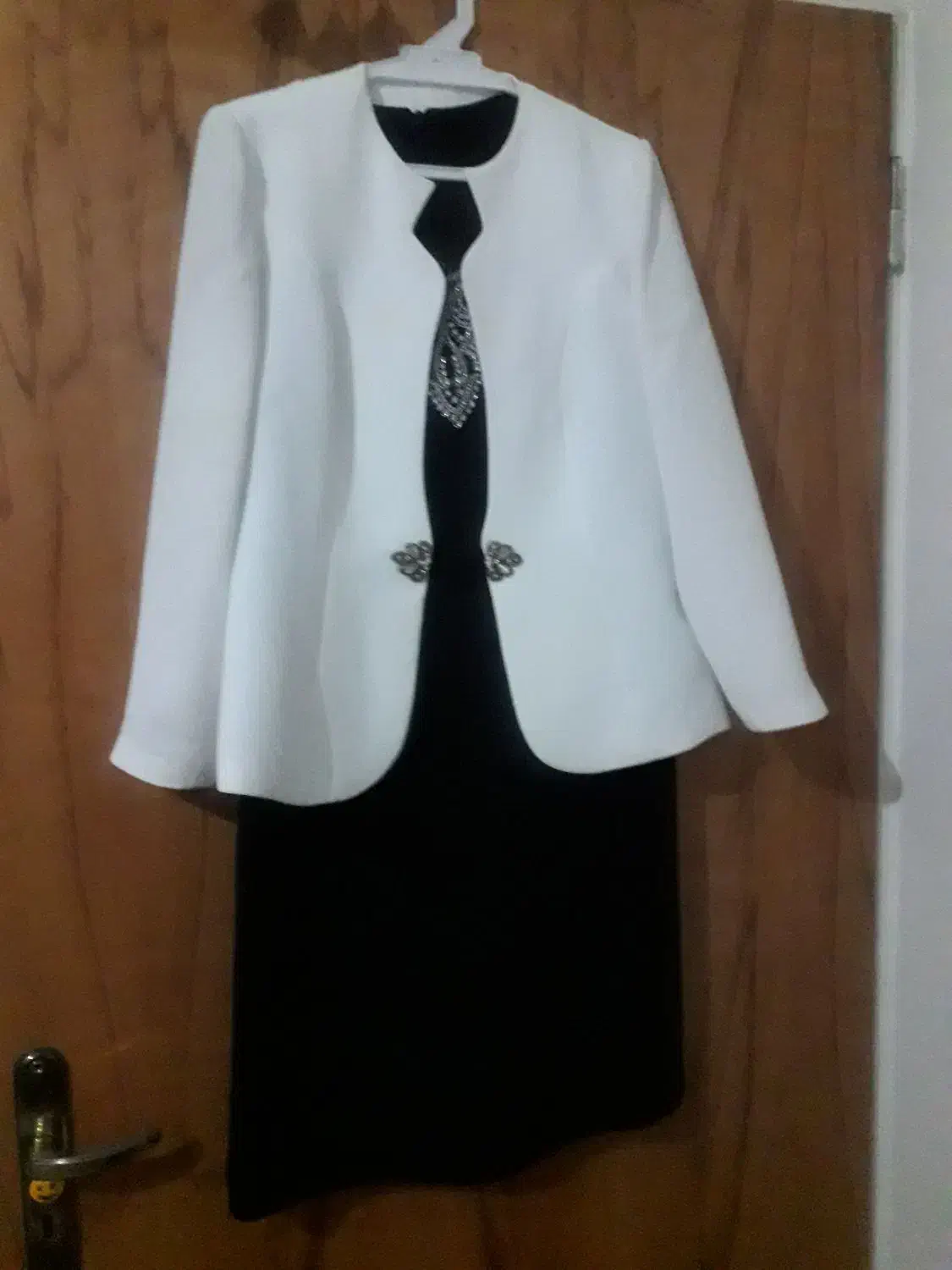 لباس مجلسی|لباس|شیراز, فرهنگ شهر|دیوار