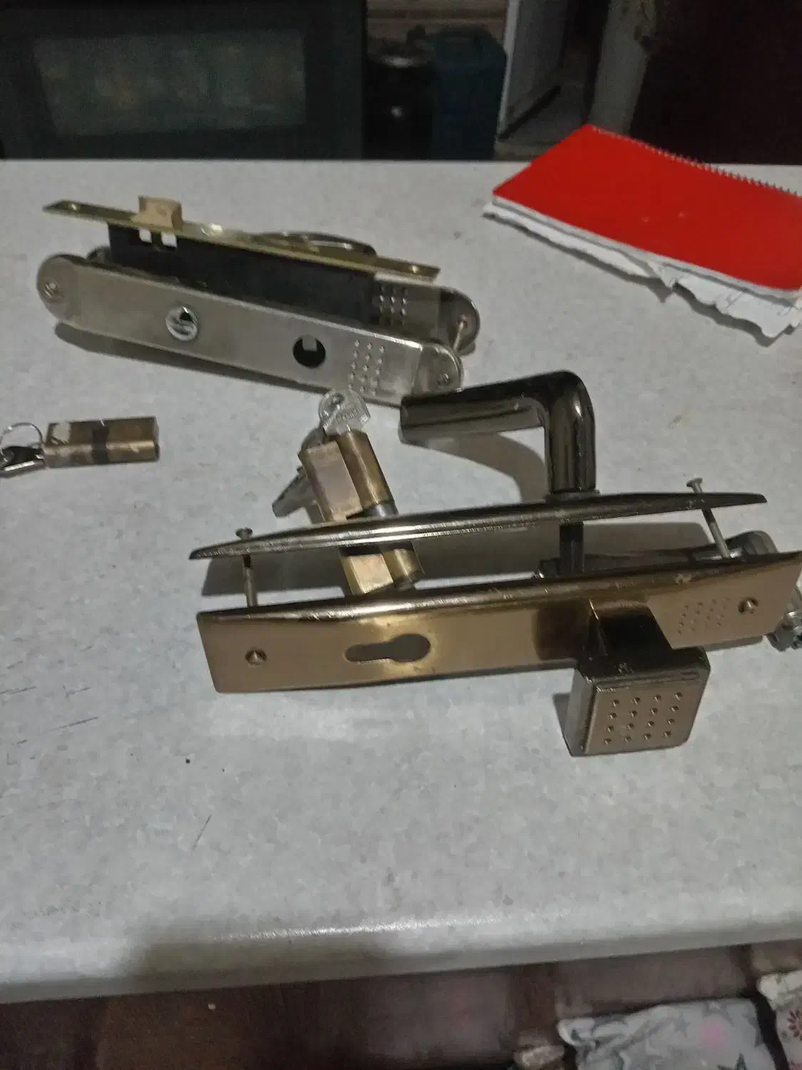 قفل ودستگیره درب چوبی|لوازم سرویس بهداشتی|اصفهان, کلمان|دیوار