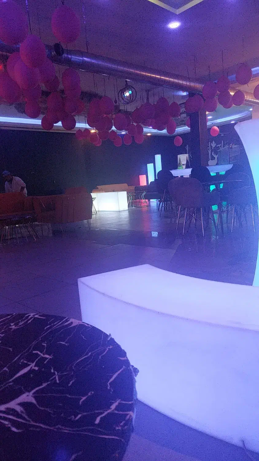 نیروی خانم کار در کافه|استخدام خدمات فروشگاه و رستوران|فسا, |دیوار