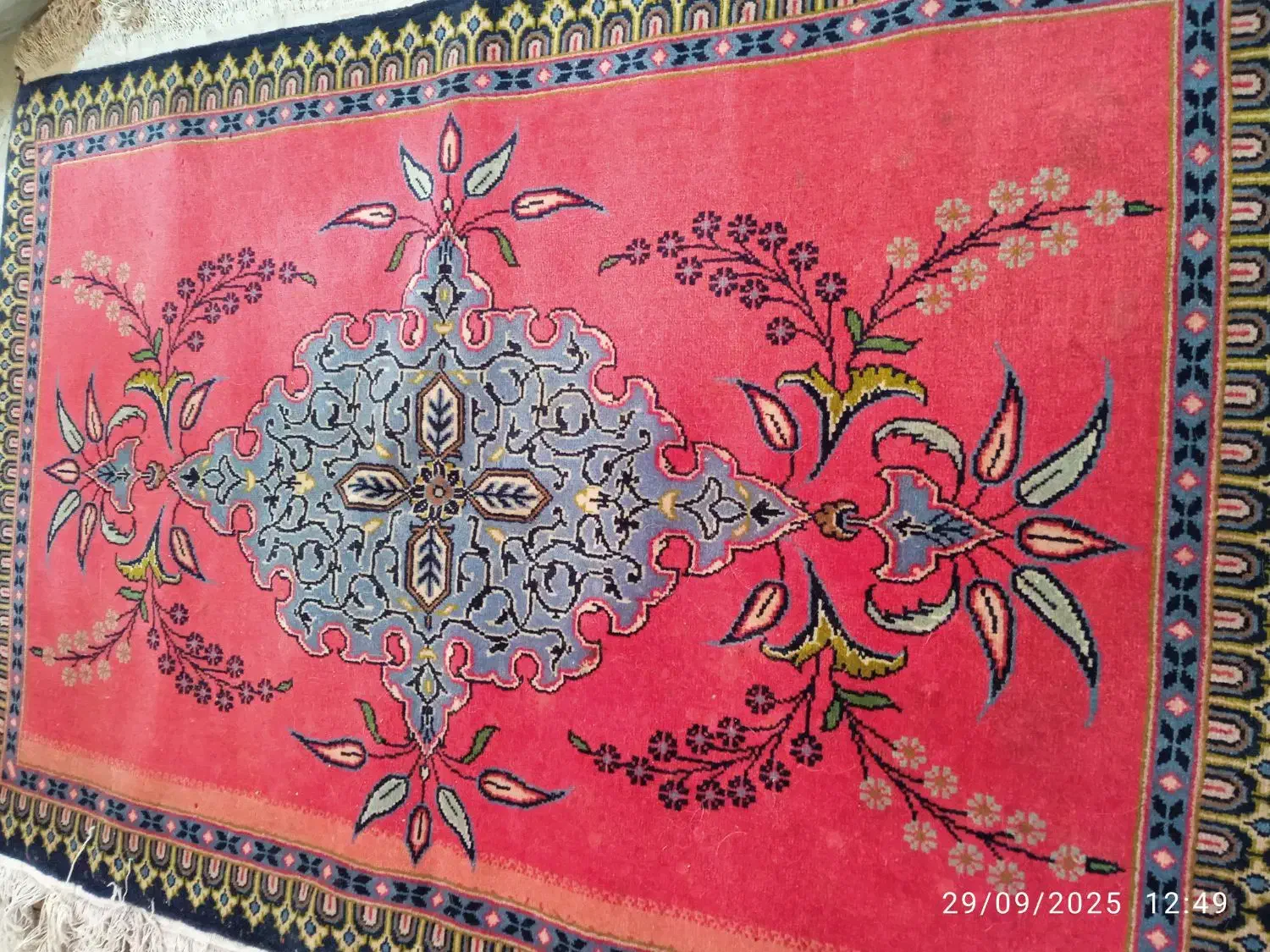 زرنیم قدیمی دستبافت بابیش ازچهل سال قدمت|فرش|تهران, هلال احمر|دیوار