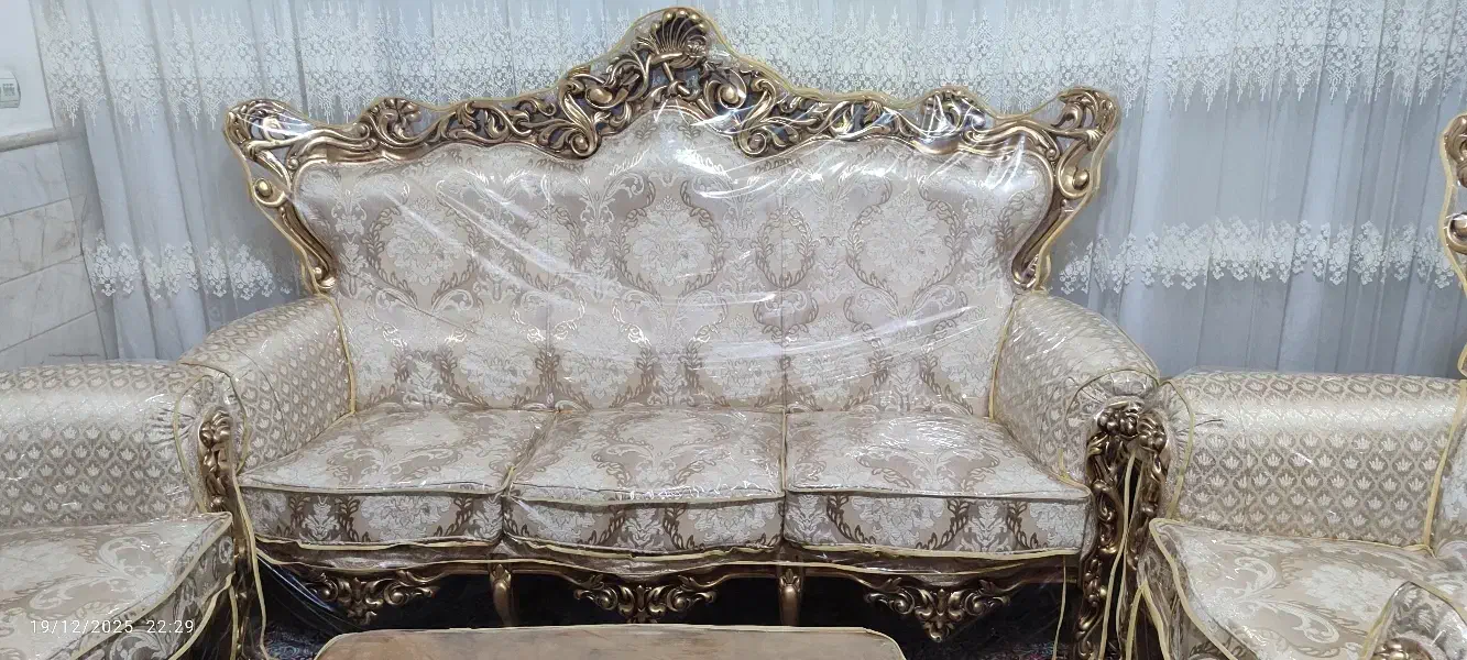 مبل سلطنتی 9نفره|مبلمان خانگی و میز عسلی|قم, شهرک فاطمیه|دیوار