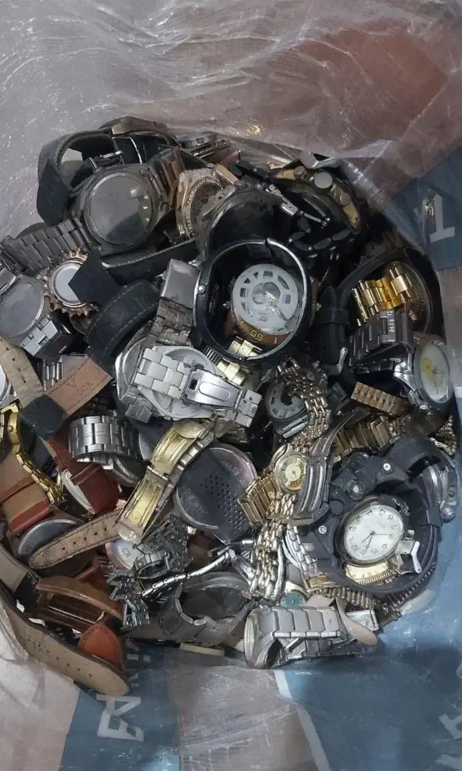 ۵۰۰ عدد ساعت مچی ضایعاتی باتری خور|ساعت|قهدریجان, |دیوار