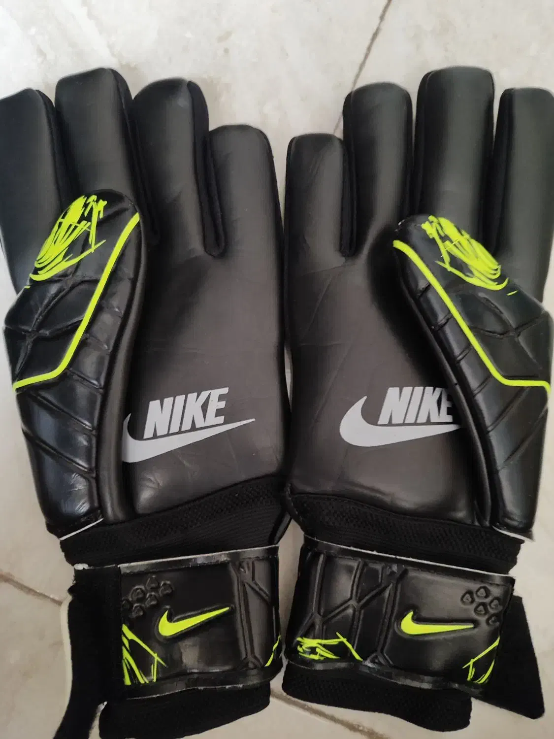 دستکش دروازبانی|ورزش‌های توپی|قرچک, پارس سرام|دیوار