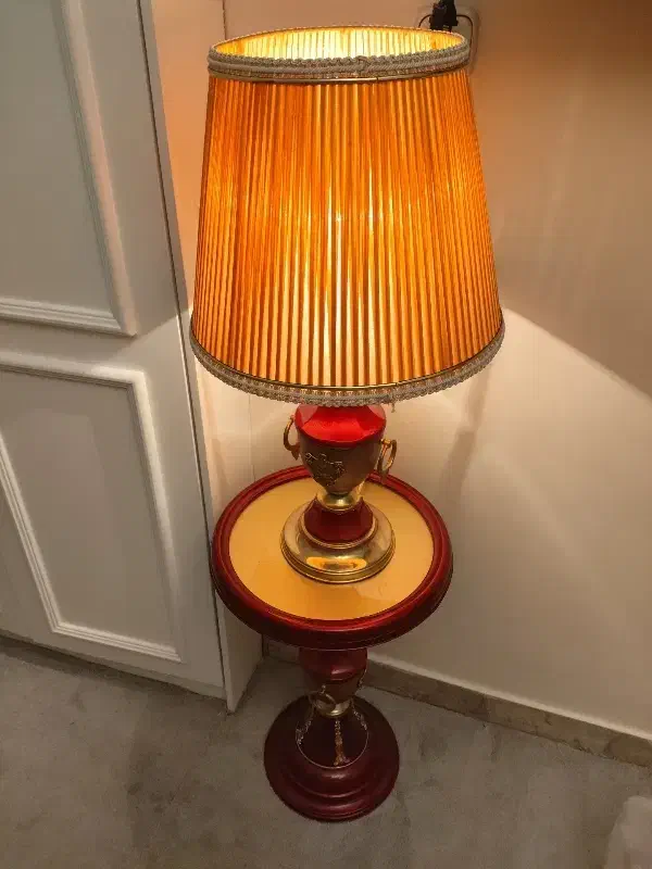 آباژور با پایه در حد نو|چراغ خواب و آباژور|تهران, قلهک|دیوار