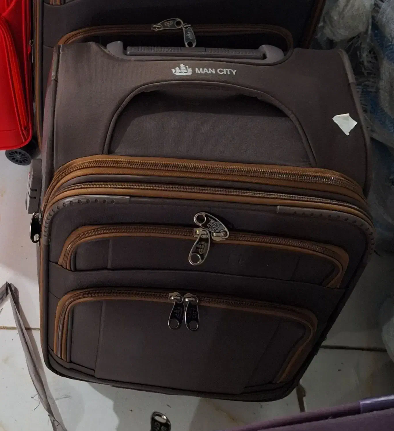 چمدان|کیف، کفش، کمربند|پرند, فاز ۵|دیوار