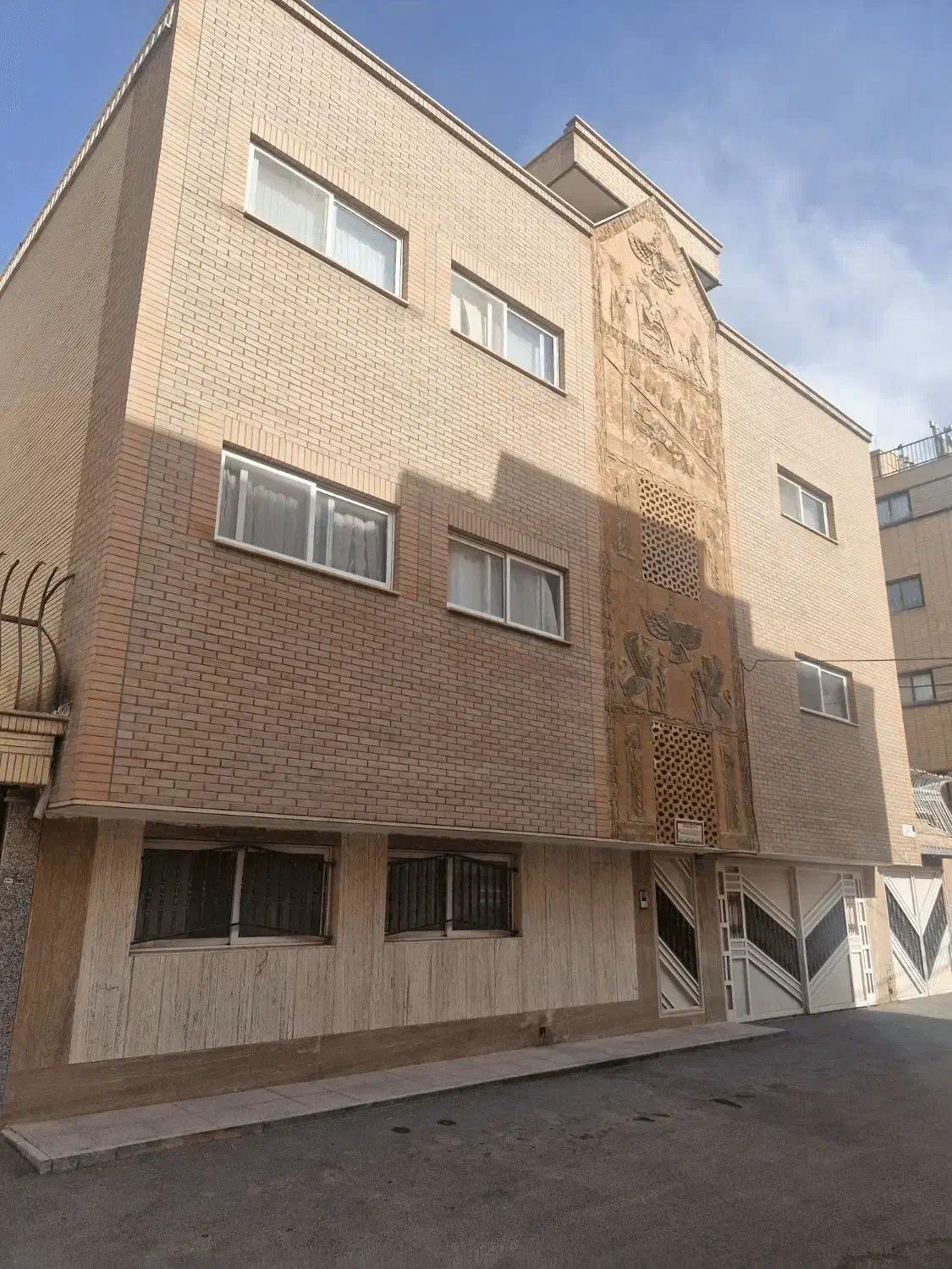 ۲۰۰متر ویلایی سه طبقه جابرانصاری / سه بر ۵رو پیلوت|فروش خانه و ویلا|اصفهان, میرعماد|دیوار