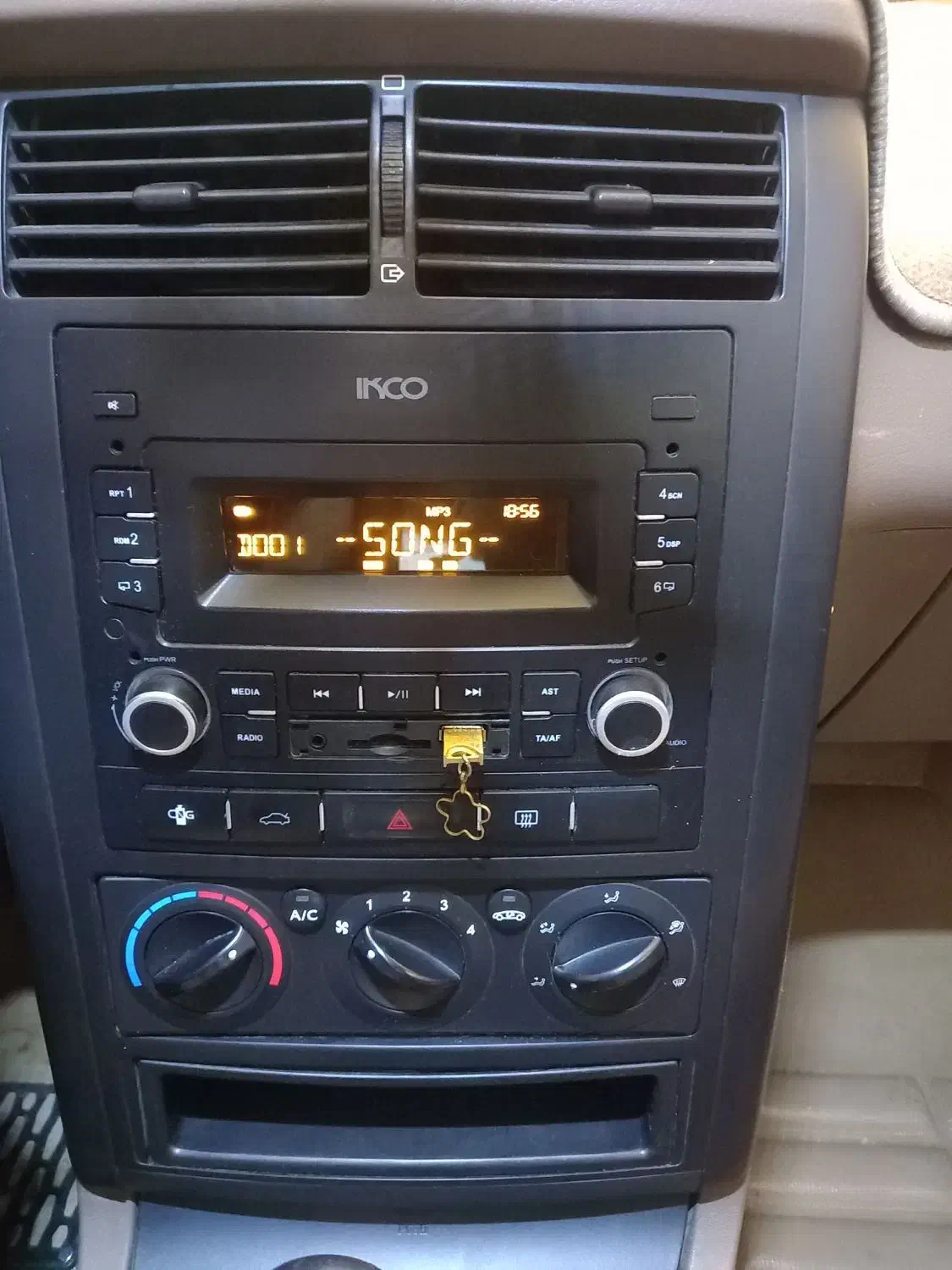 سه عدد ظبط پژو سالم و روکش صندلی و چراغ جلو slx|قطعات یدکی و لوازم جانبی|شهرکرد, |دیوار