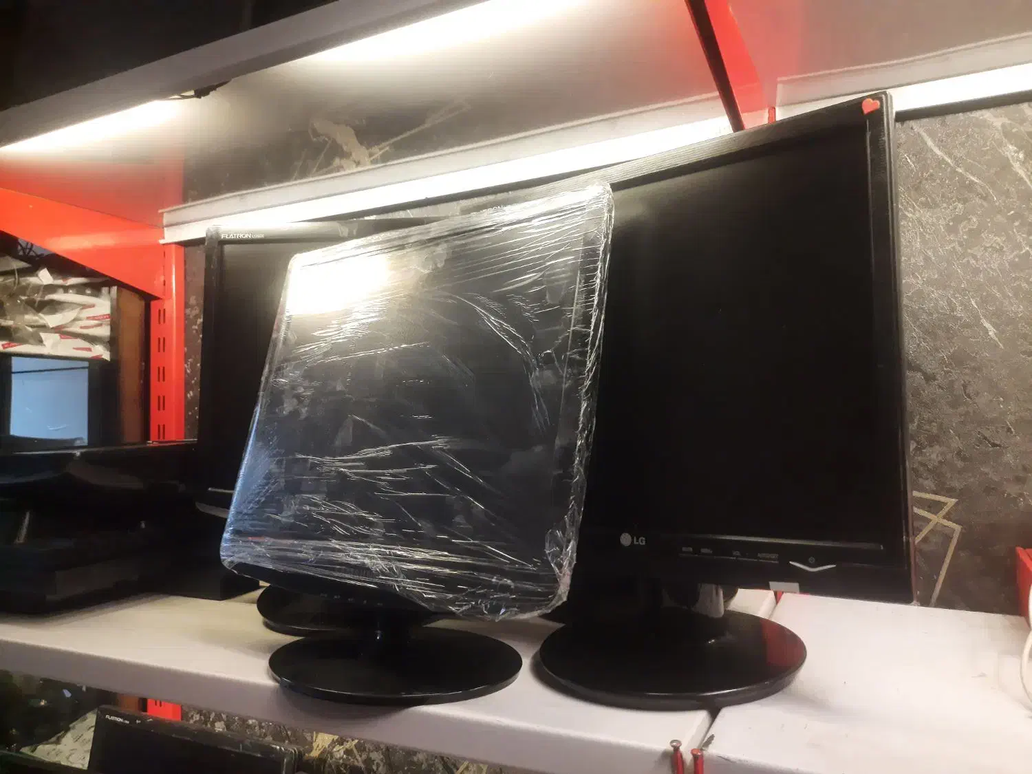 مانیتور ۱۷ ال جی|قطعات و لوازم جانبی رایانه|تهران, صفا|دیوار