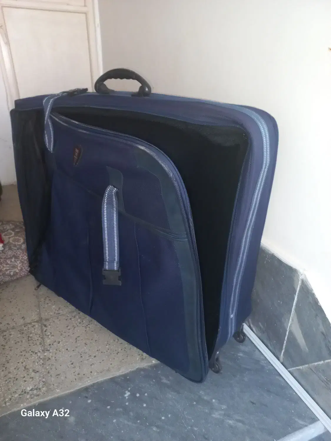 چمدانبزرگچرخدار|کیف، کفش، کمربند|اراک, |دیوار