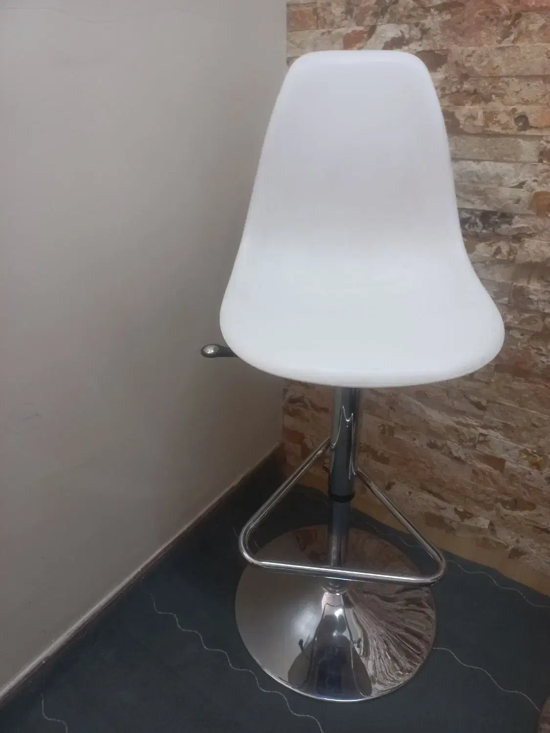 صندلی جکدار|صندلی و نیمکت|قدس, شهر‌قدس|دیوار