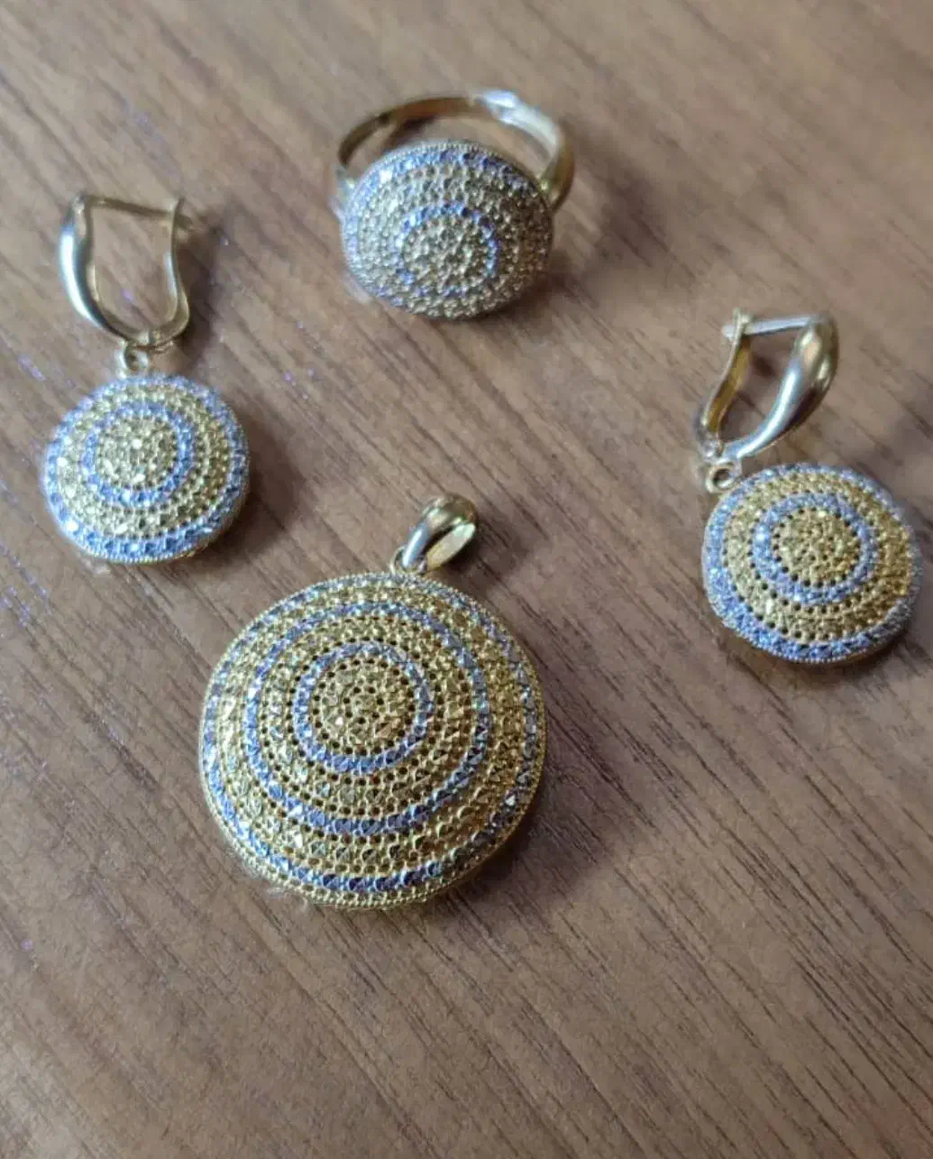 نیم ست طلا در حد نو ۳درصد بالای تابلو|جواهرات|اردبیل, |دیوار