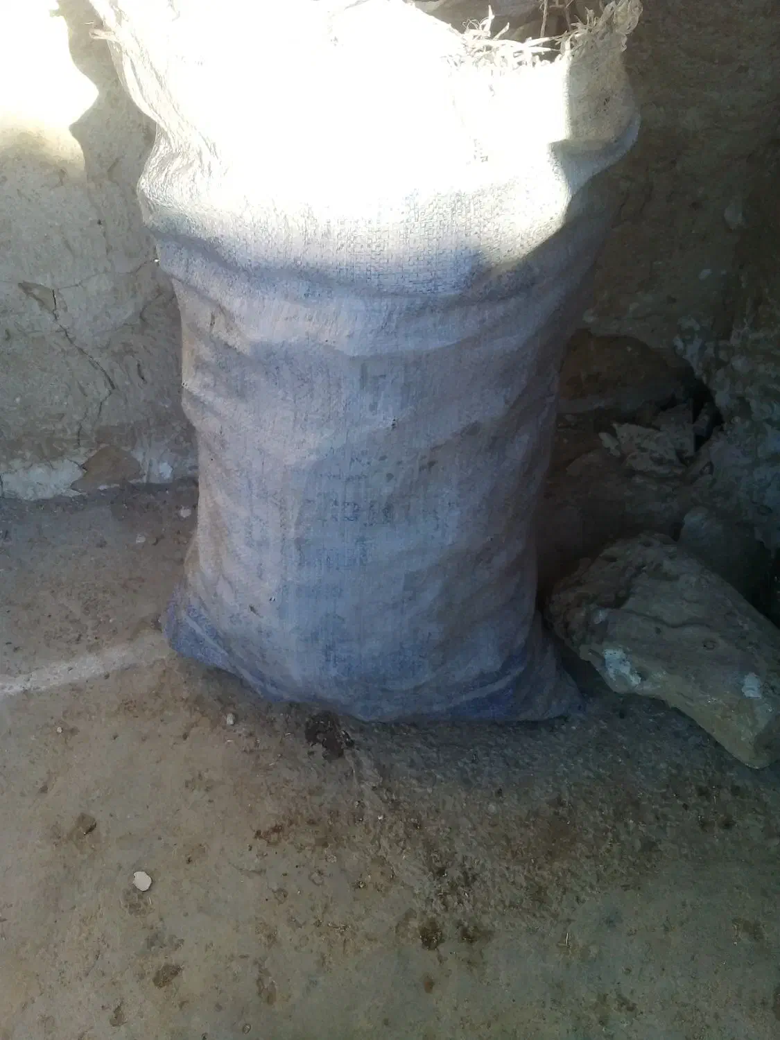 زغال|کوهنوردی و کمپینگ|قلعه ممبی, |دیوار