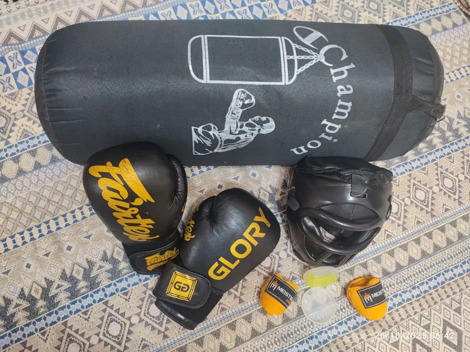 فروش کیسه و دستکش و کلاه و باندهای داخل دستکش|تجهیزات ورزشی|تهران, اوقاف|دیوار