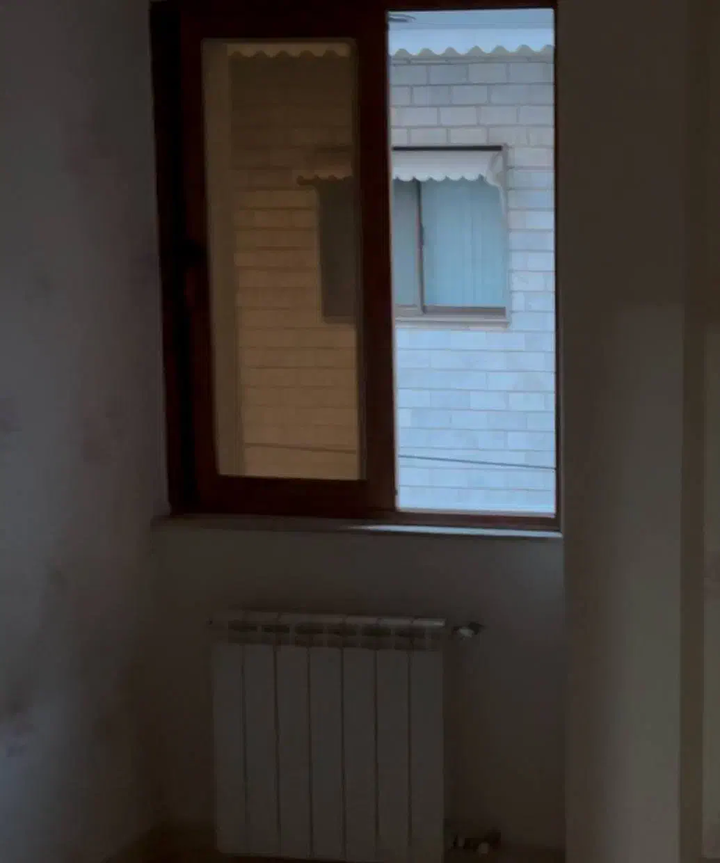 درب و پنجره آلمینیومی سالم در حد نو|عمدهفروشی|رشت, صفاری|دیوار