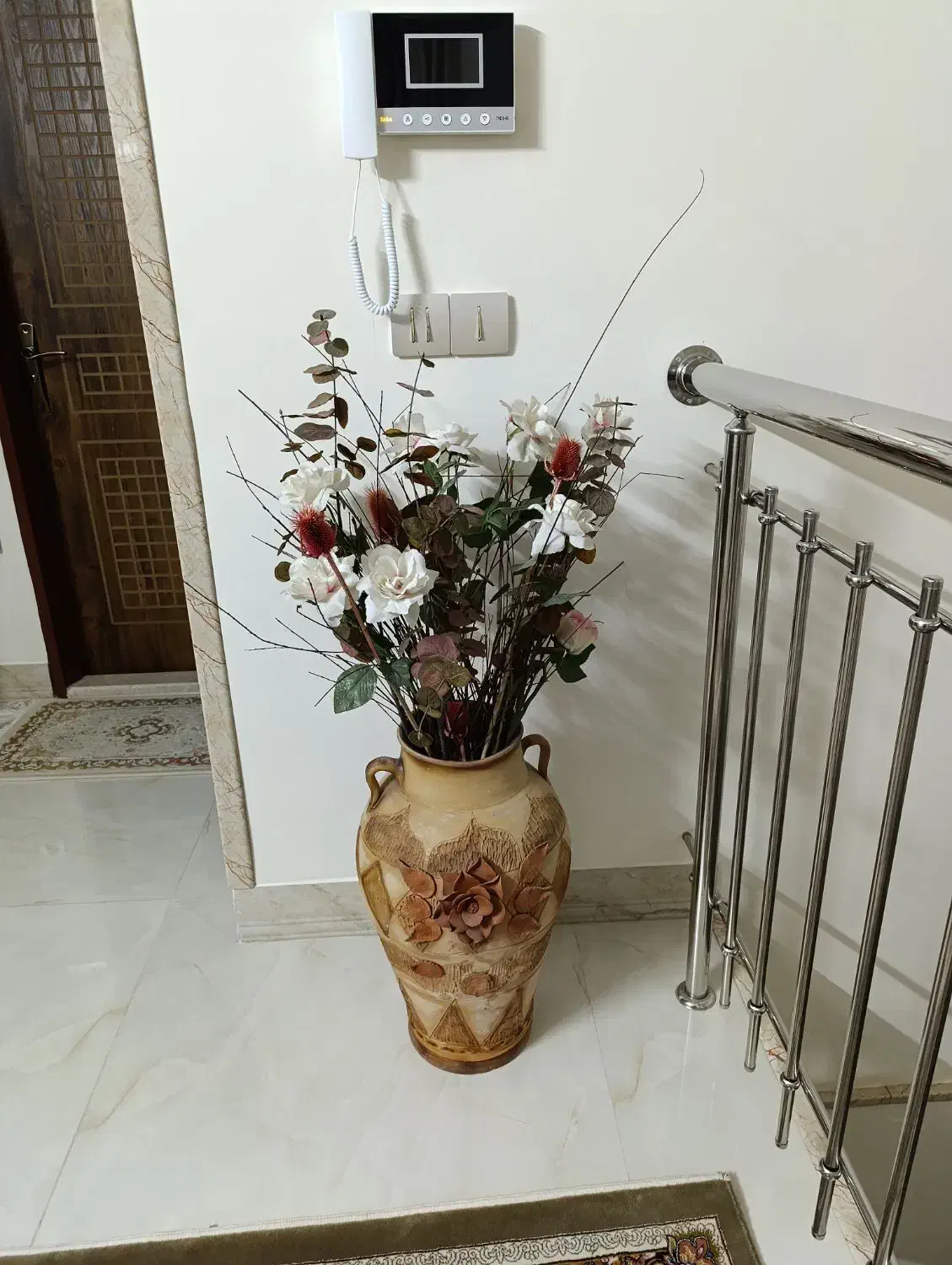 گل و گلدان بزرگ|گل مصنوعی|شاهینشهر, حافظ شمالی|دیوار