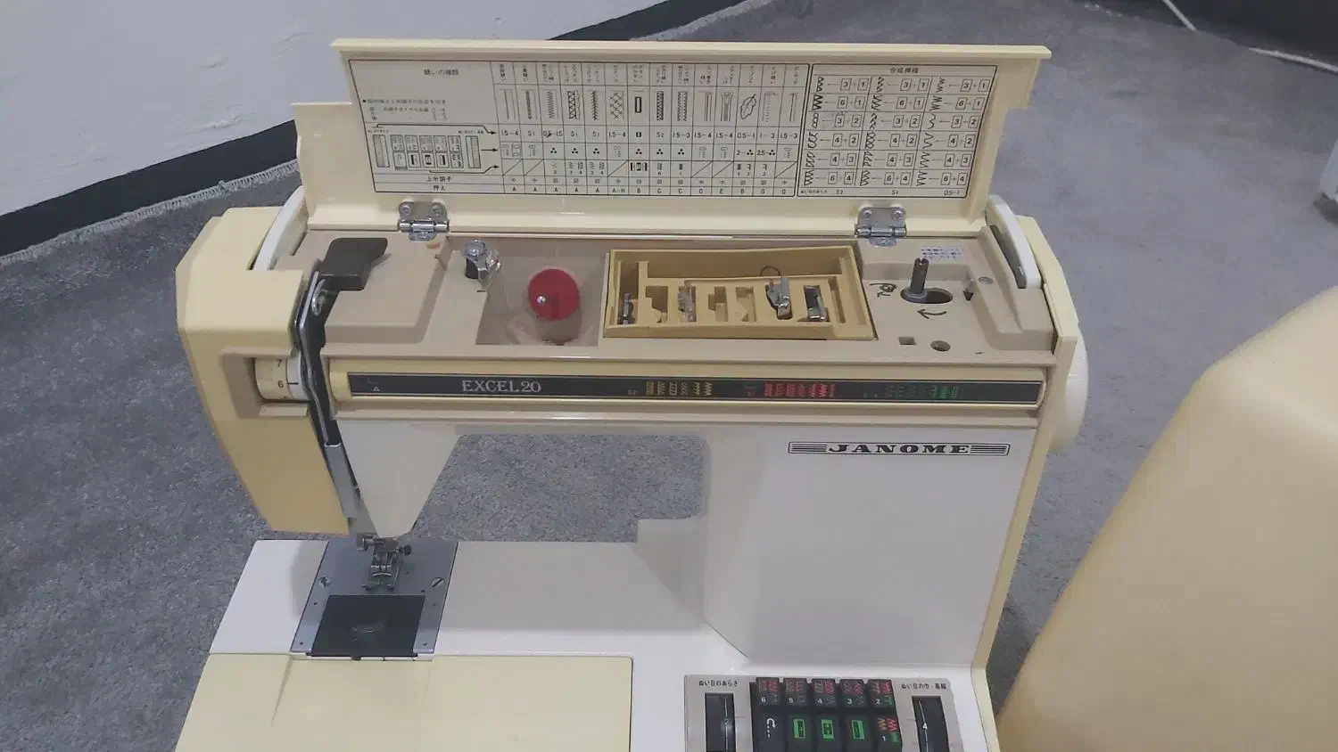 چرخ خیاطی کاملا نو|چرخ خیاطی و ریسندگی|دوگنبدان, |دیوار