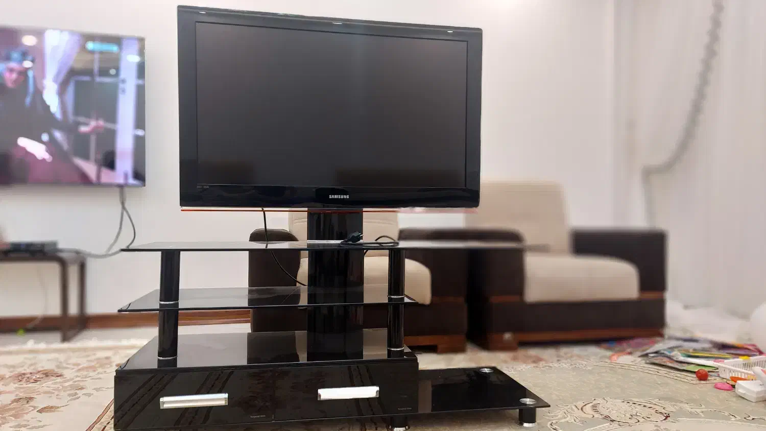 تلویزیون سامسونگ ال سی دی ۴۰ اینچ با زیر تلویزیونی|تلویزیون و پروژکتور|گرگان, |دیوار