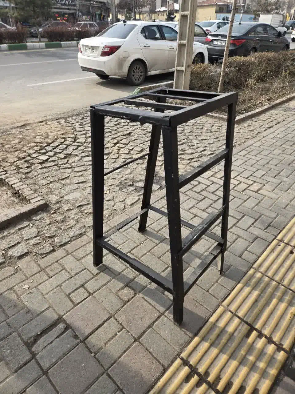 چهار پایه فلزی سنگین|صندلی و نیمکت|مشهد, نیروی هوایی|دیوار