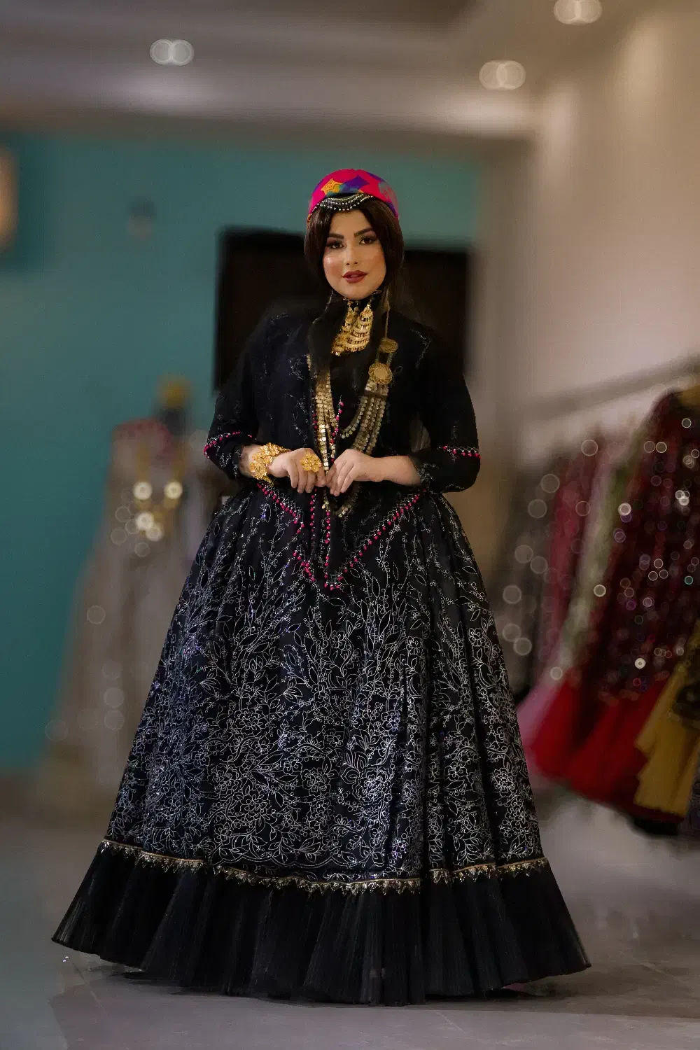 گالری لباس محلی سنجاق|لباس|صدرا-فارس, فاز ۱|دیوار