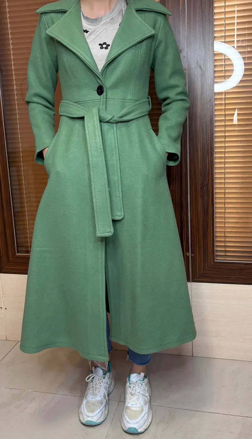 پالتو فوتر بلند|لباس|قم, شاه احمد قاسم|دیوار