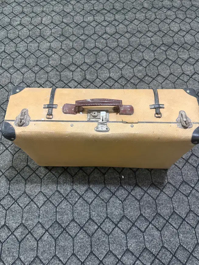 فروش یک عدد چمدان|کیف، کفش، کمربند|آمل, |دیوار