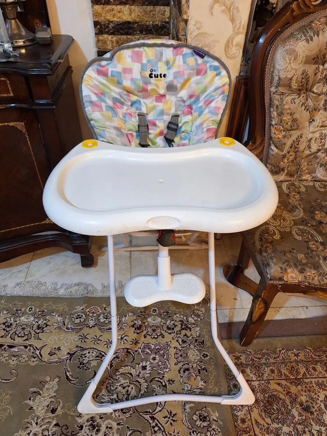 صندلی کودک|تخت و صندلی بچه|گلبهار, شهر جدید گلبهار|دیوار