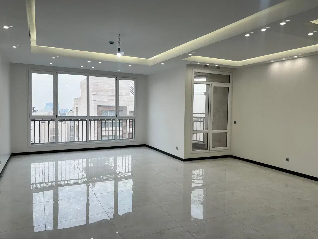 ۱۳۷‌متر/۳‌خواب/نوساز/ویو جذاب/محل دنج ظفر