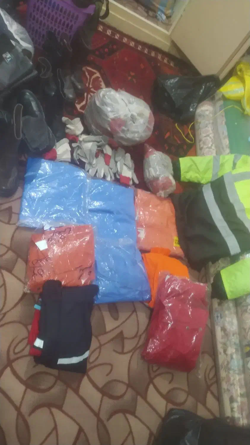 دستکش خالدار|لباس|اهواز, سپیدار|دیوار