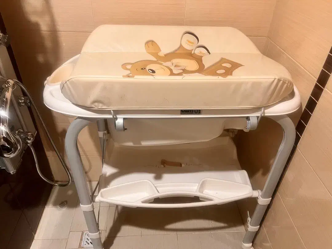 وان و صندلی تعویض پوشک کودک|اسباب و اثاث بچه|تهران, میرداماد|دیوار