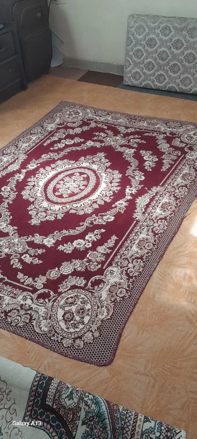 روفرشی|روفرشی|شیراز, میدان قائم|دیوار