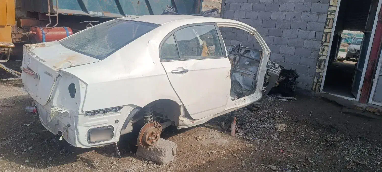 لیفان ۶۲۰ ۱۸۰۰ تصادفی|خودرو سواری و وانت|مشهد, علی آباد|دیوار