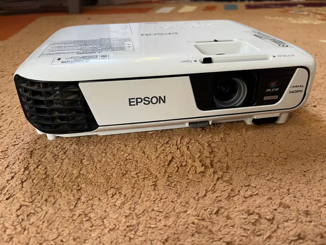 پروژکتور اپسون مدل EB-w31 در حد صفر|تلویزیون و پروژکتور|کرمان, |دیوار