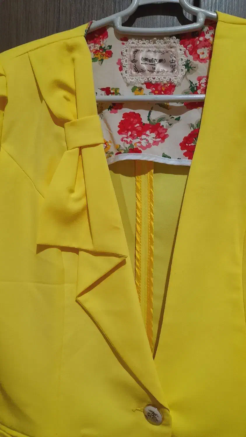 کت مجلسی|لباس|لاهیجان, امیرشهید|دیوار