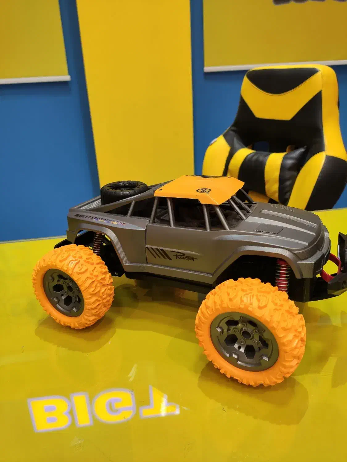 ماشین کنترلی آفرود ۲۵ کیلومتر رپتور|اسباب‌‌بازی|تهران, گلستان (شهرک راه آهن)|دیوار