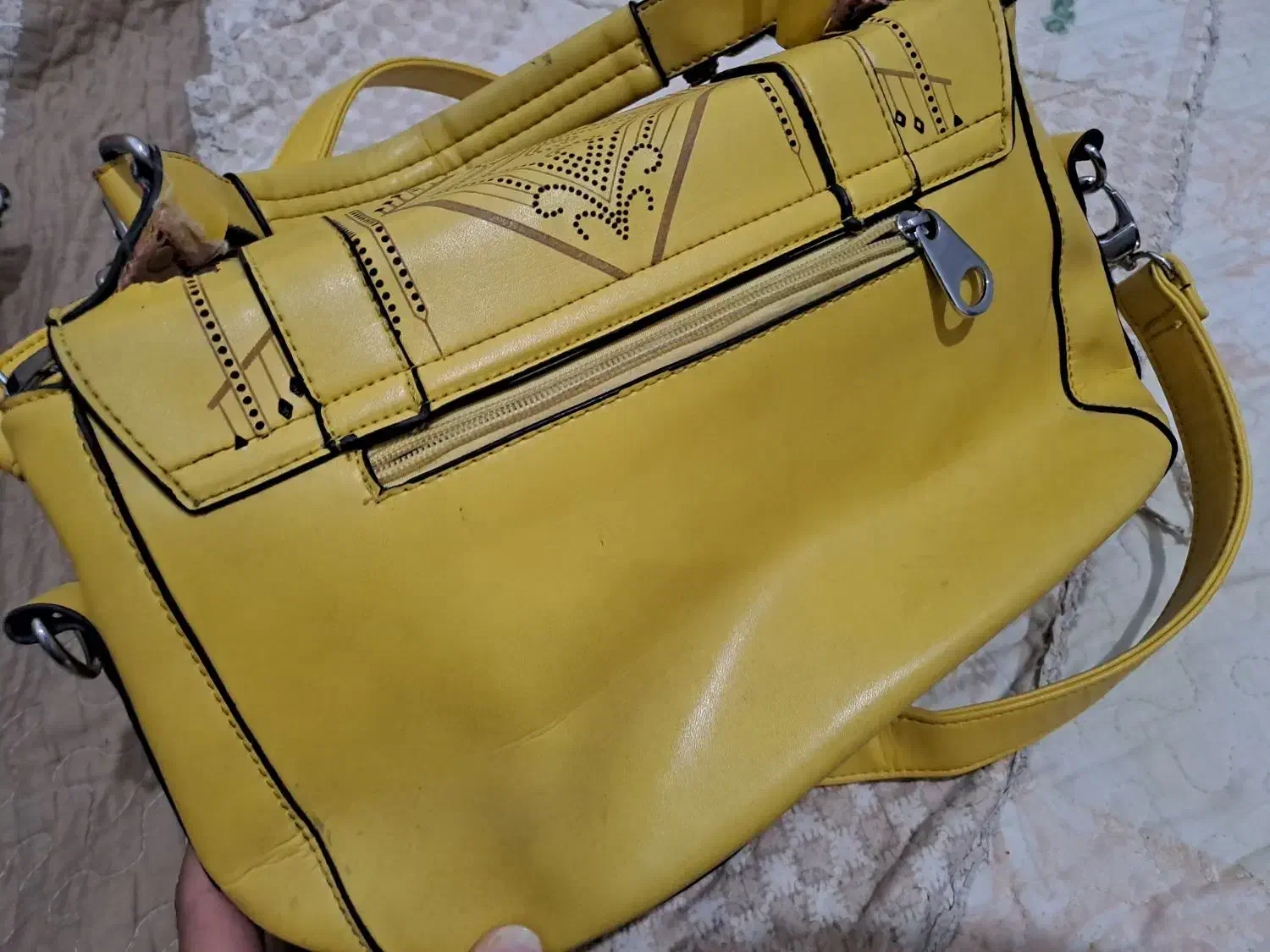 رنگ زرد|کیف، کفش، کمربند|مشهد, سمزقند|دیوار