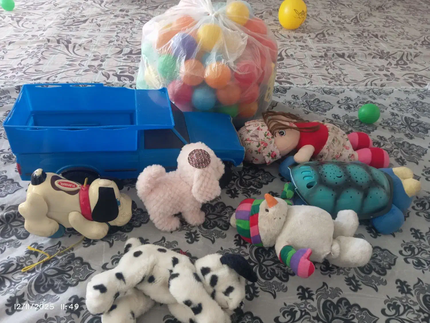 تعدادی وسایل بچه|اسباب و اثاث بچه|مریوان, |دیوار