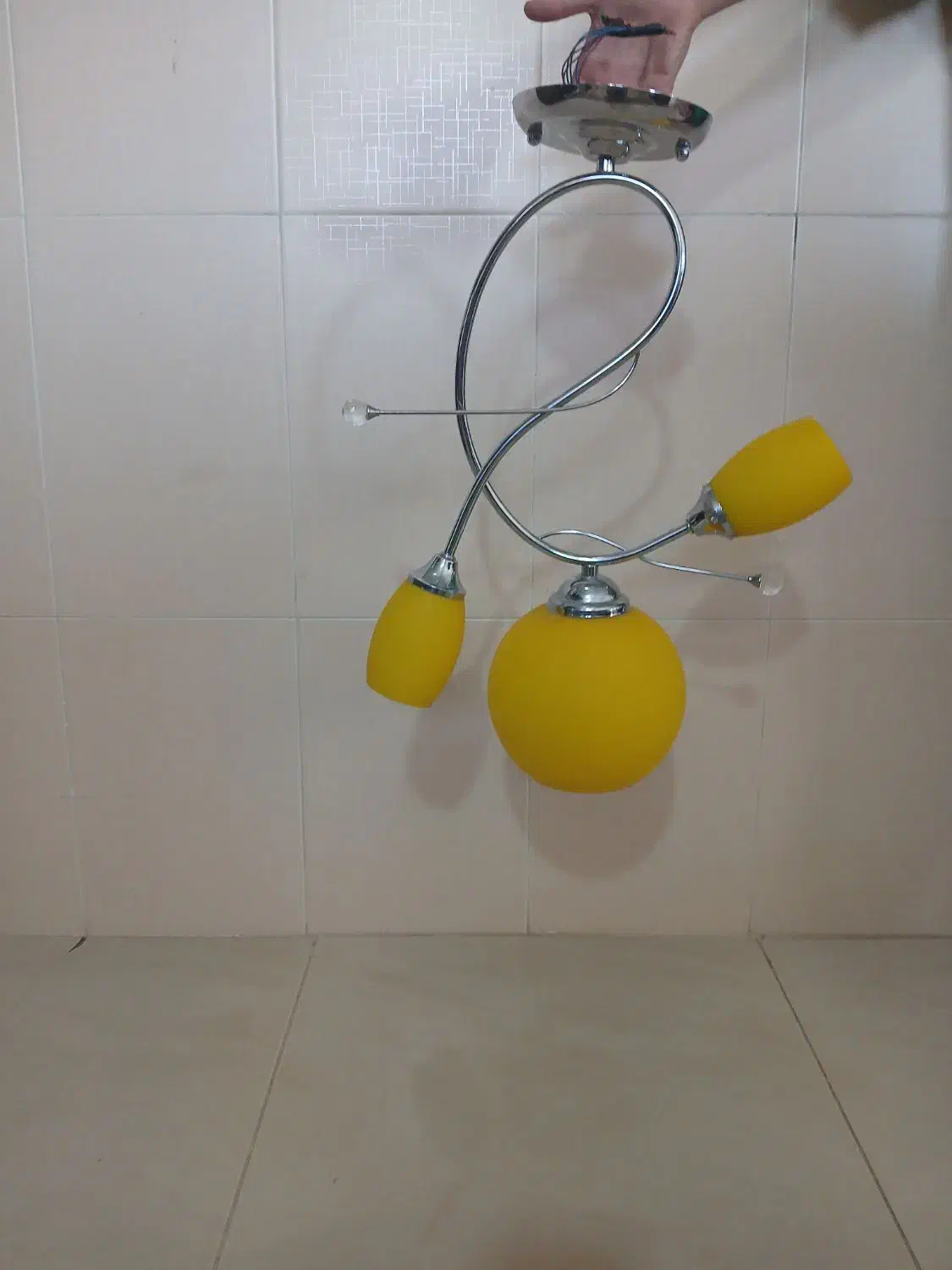 یک جفت لوستر در حد نو|لوستر و چراغ آویز|صدرا-فارس, فاز ۲|دیوار