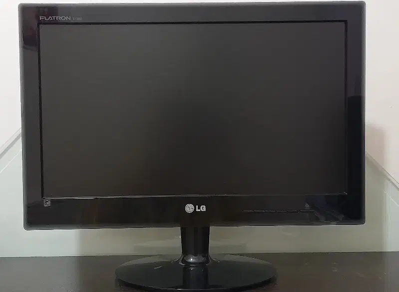 مانیتور ۱۹ اینچ LG قدیمی|قطعات و لوازم جانبی رایانه|تبریز, |دیوار